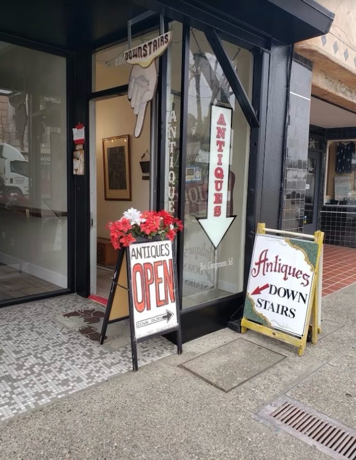 Welcoming+signs+advertise+Branch+Street+Antiques+in+the+village+of+Arroyo+Grande