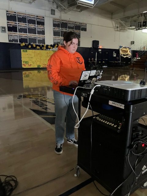 Olivia McDonald ('25) sets up slideshow and videos before the rally.