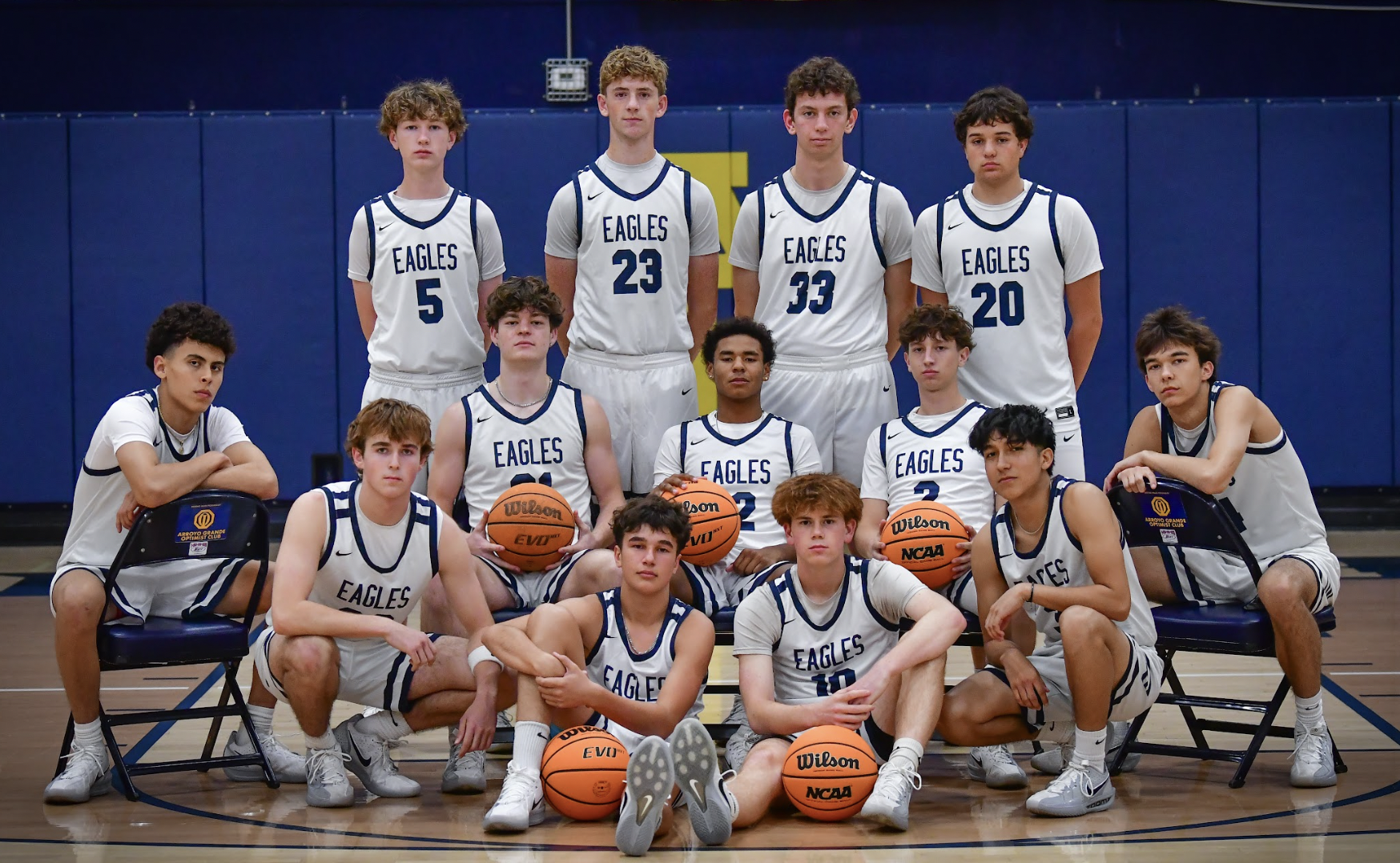 2025-26 varsity boys basketball team photo.