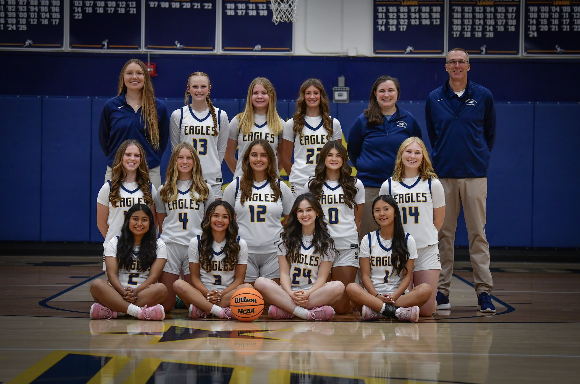 2025-26 varsity girls basketball team photo.