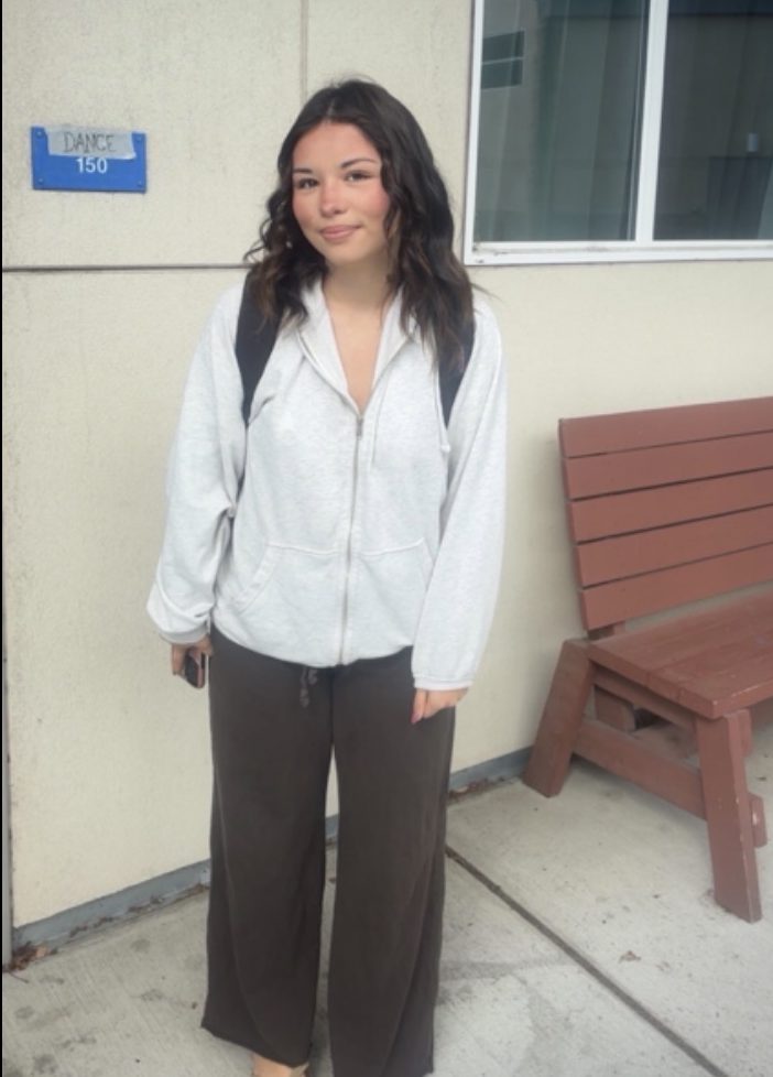 Mercedes Smith showing off her casual and cute outfit.